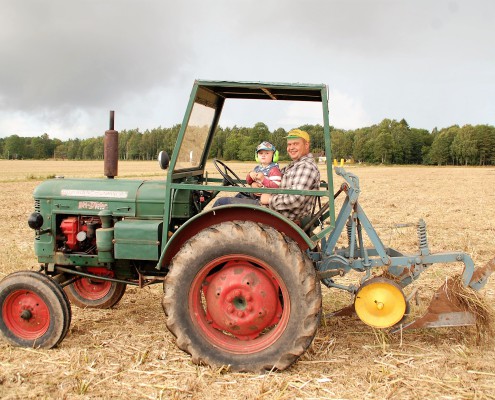 Johan "Träsko" Eriksson med drängen Natanael, BM Victor.